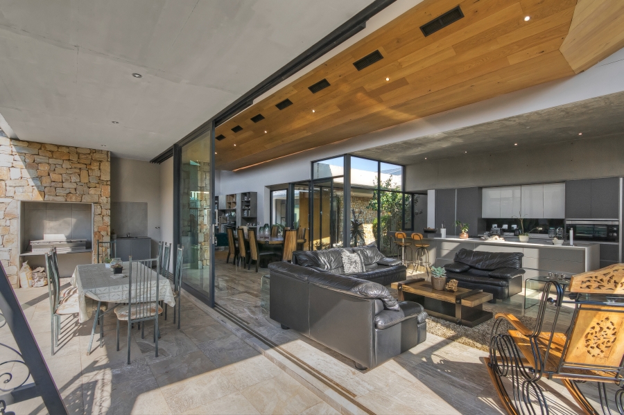 4 Bedroom Property for Sale in Waterfall Country Estate Gauteng