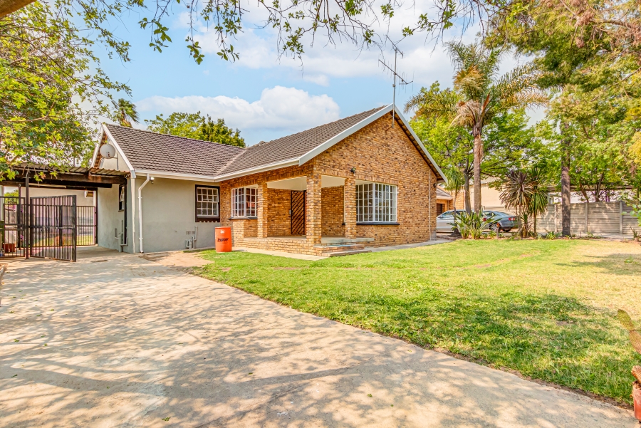 To Let 4 Bedroom Property for Rent in Norkem Park Gauteng