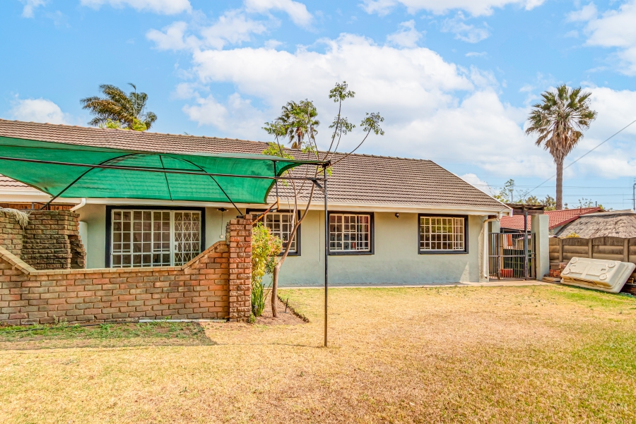 To Let 4 Bedroom Property for Rent in Norkem Park Gauteng