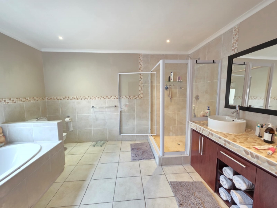 3 Bedroom Property for Sale in Greenstone Hill Gauteng