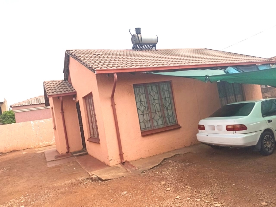 2 Bedroom Property for Sale in Clayville Gauteng