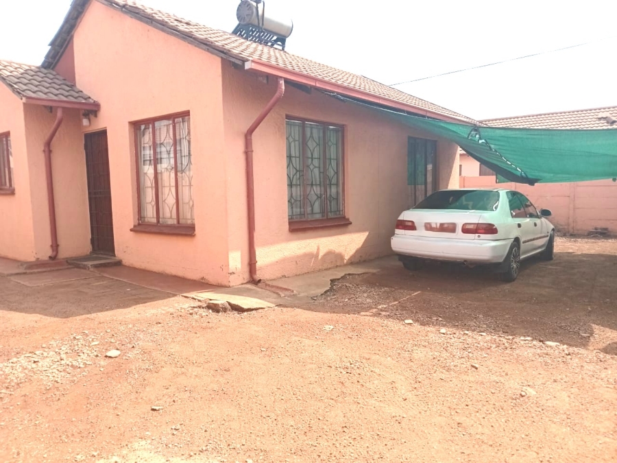 2 Bedroom Property for Sale in Clayville Gauteng