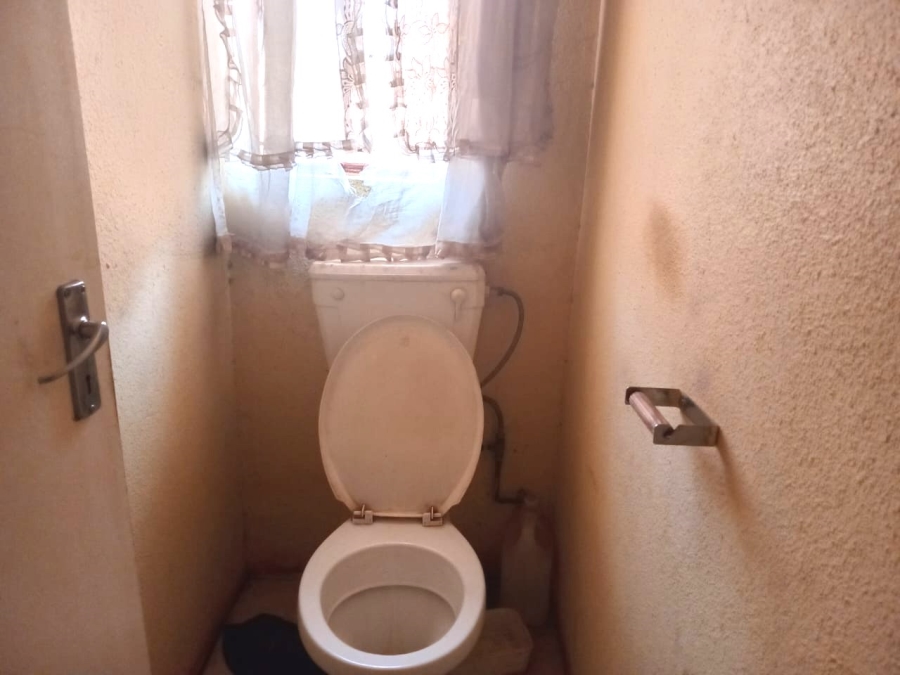2 Bedroom Property for Sale in Clayville Gauteng