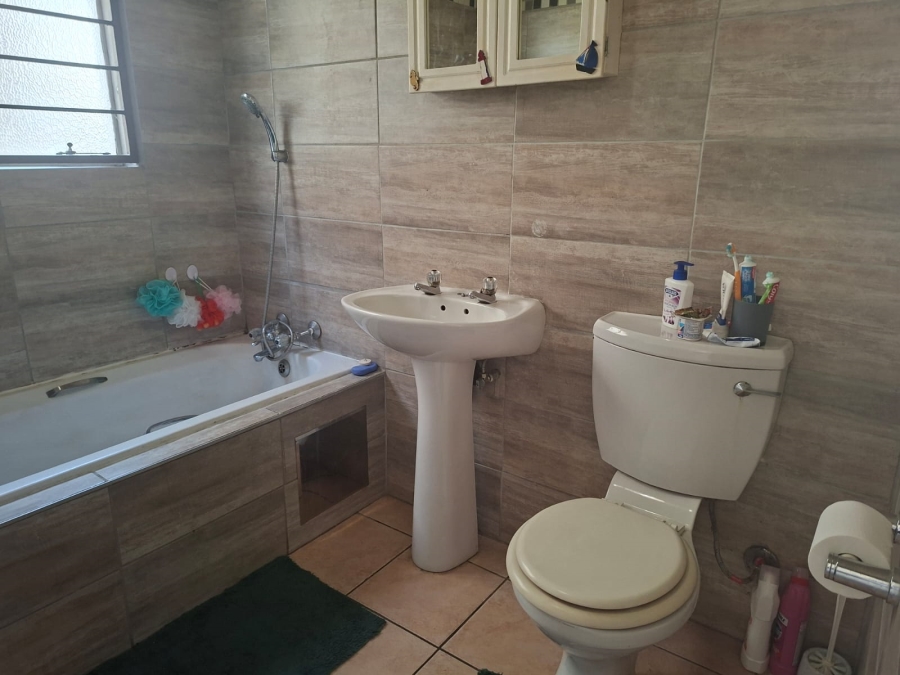 2 Bedroom Property for Sale in Oriel Gauteng