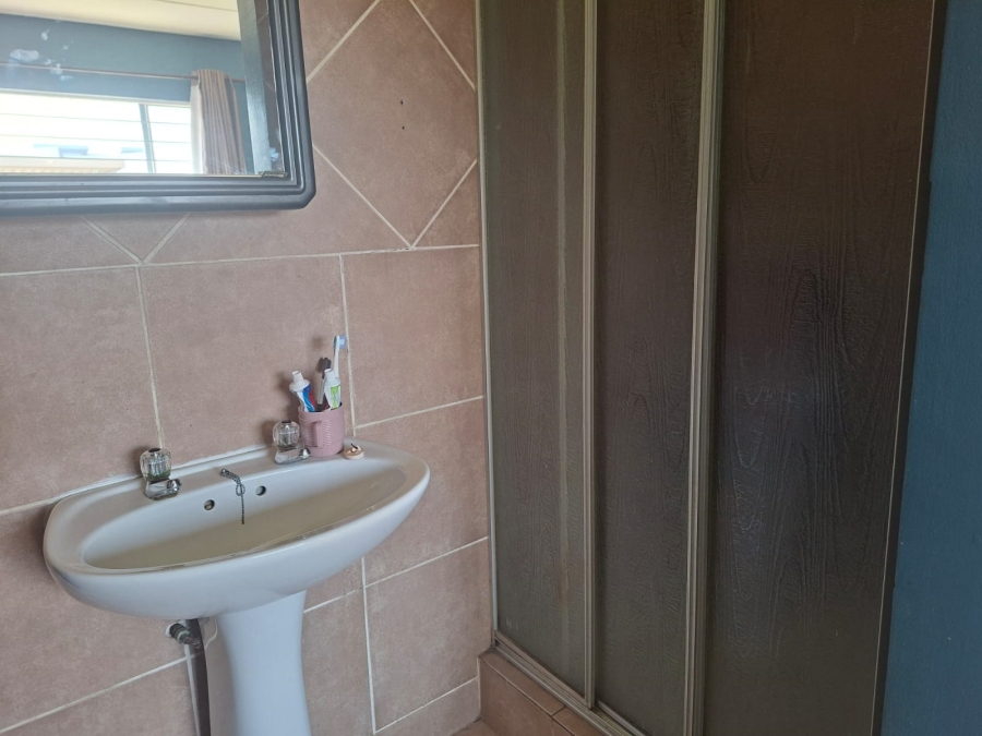 2 Bedroom Property for Sale in Oriel Gauteng