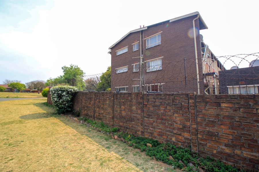 2 Bedroom Property for Sale in Ravensklip Gauteng