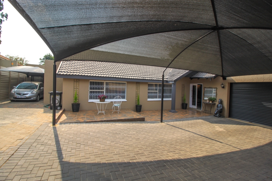 3 Bedroom Property for Sale in Dawnview Gauteng