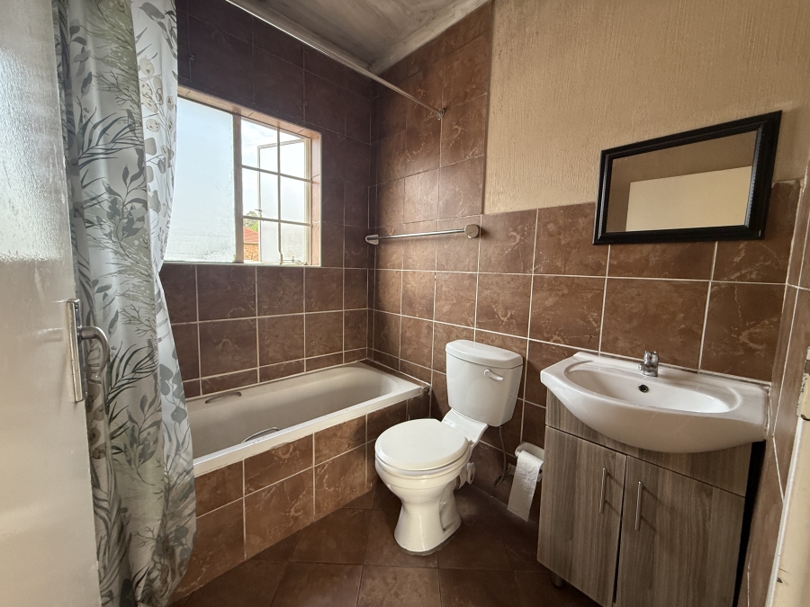 2 Bedroom Property for Sale in Wilgeheuwel Gauteng