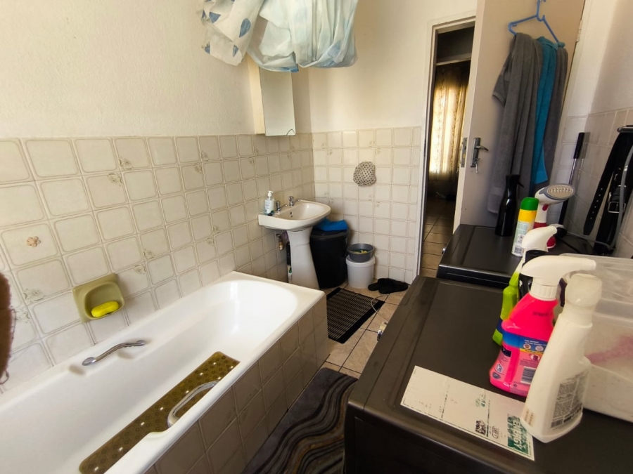 4 Bedroom Property for Sale in Crystal Park Gauteng