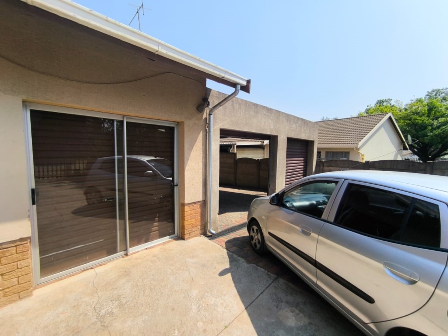 4 Bedroom Property for Sale in Crystal Park Gauteng