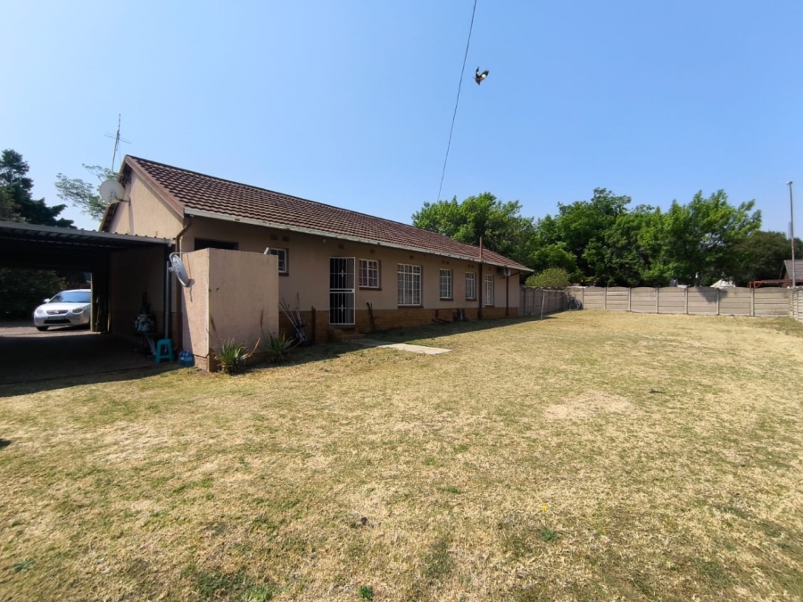 4 Bedroom Property for Sale in Crystal Park Gauteng