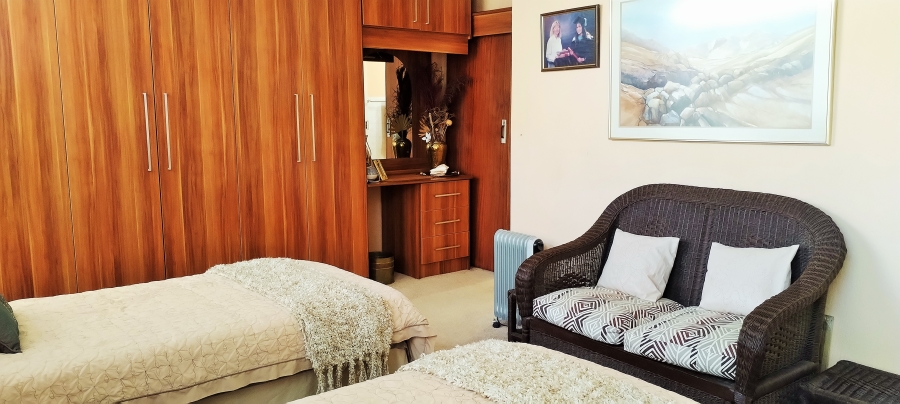 4 Bedroom Property for Sale in Rant En Dal Gauteng