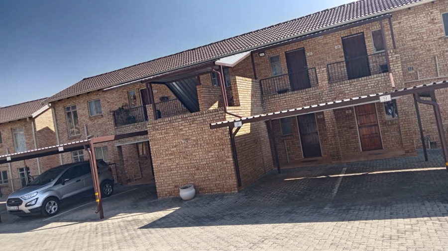 2 Bedroom Property for Sale in Breaunanda Gauteng