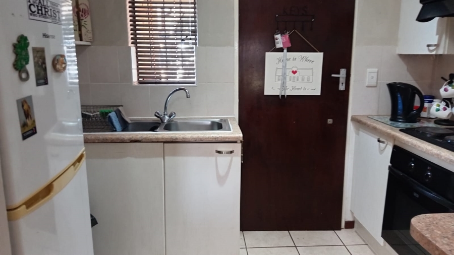 2 Bedroom Property for Sale in Breaunanda Gauteng