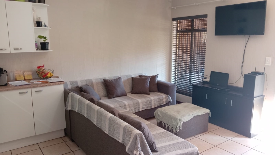 2 Bedroom Property for Sale in Breaunanda Gauteng