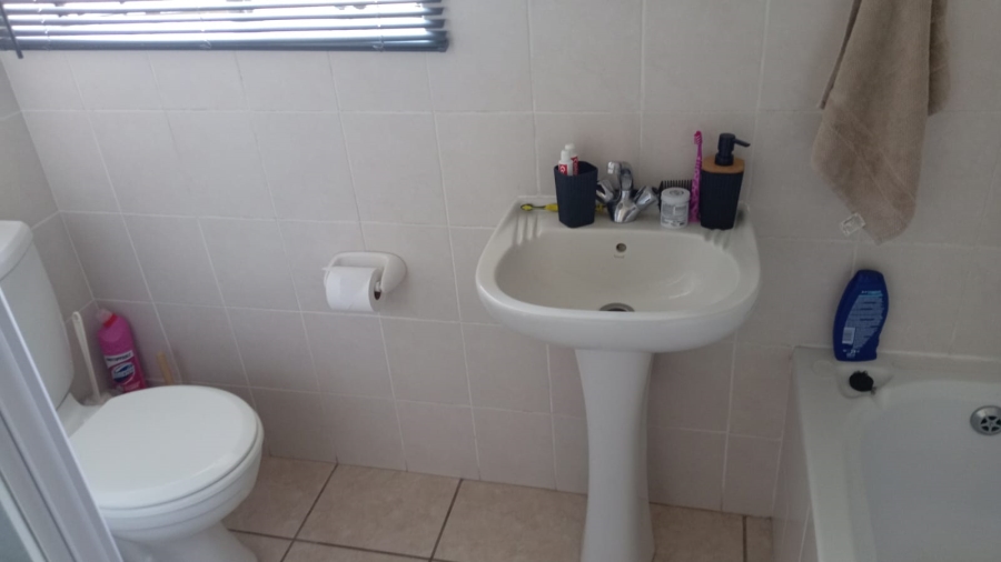 2 Bedroom Property for Sale in Breaunanda Gauteng