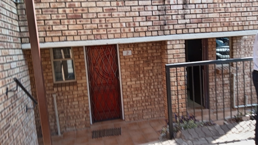 2 Bedroom Property for Sale in Breaunanda Gauteng