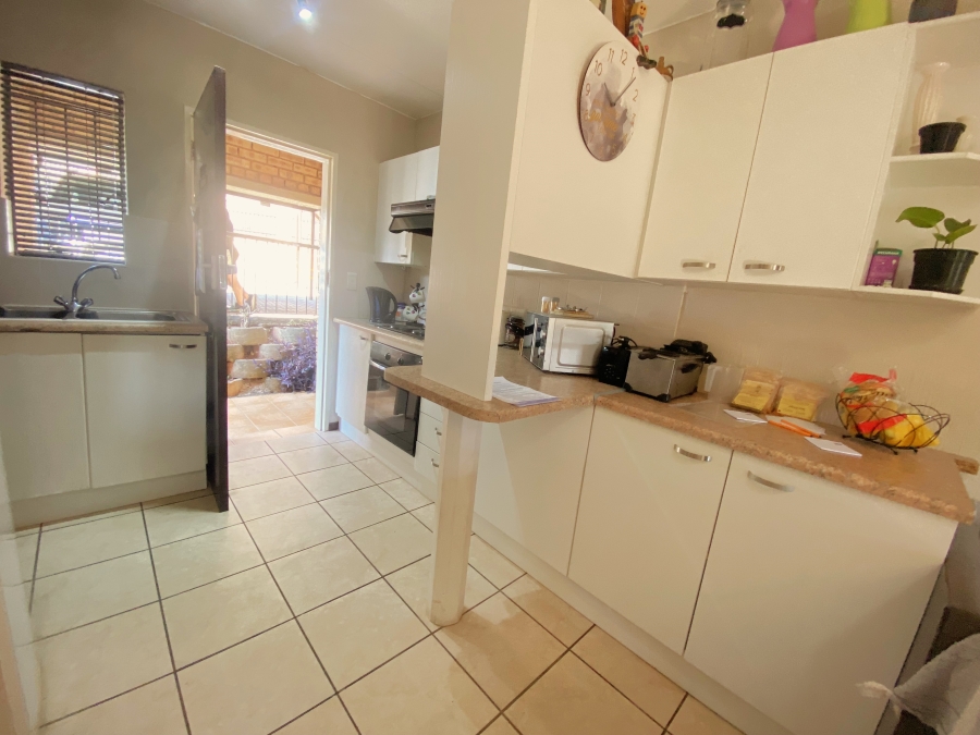 2 Bedroom Property for Sale in Breaunanda Gauteng