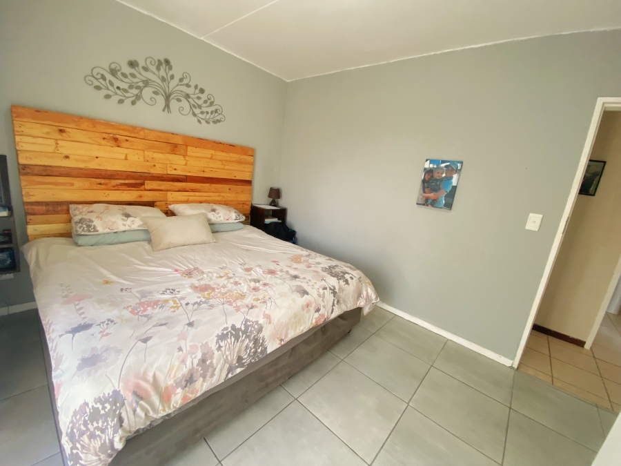 2 Bedroom Property for Sale in Breaunanda Gauteng