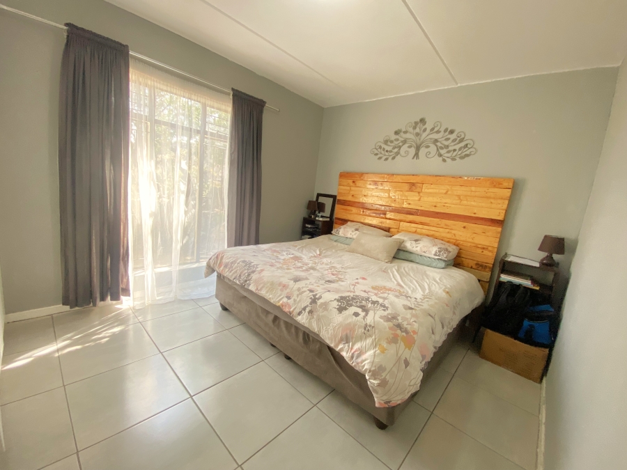 2 Bedroom Property for Sale in Breaunanda Gauteng