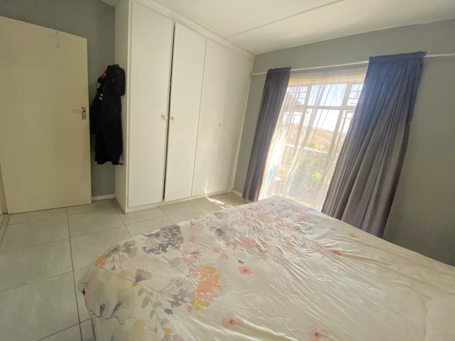 2 Bedroom Property for Sale in Breaunanda Gauteng