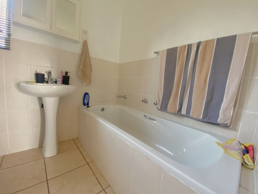 2 Bedroom Property for Sale in Breaunanda Gauteng