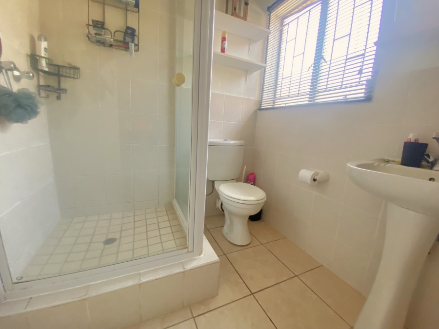 2 Bedroom Property for Sale in Breaunanda Gauteng