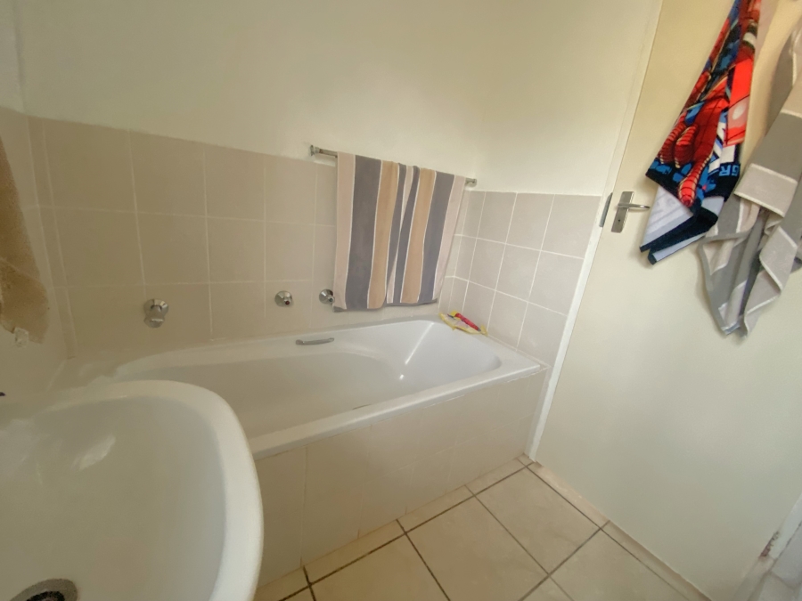 2 Bedroom Property for Sale in Breaunanda Gauteng