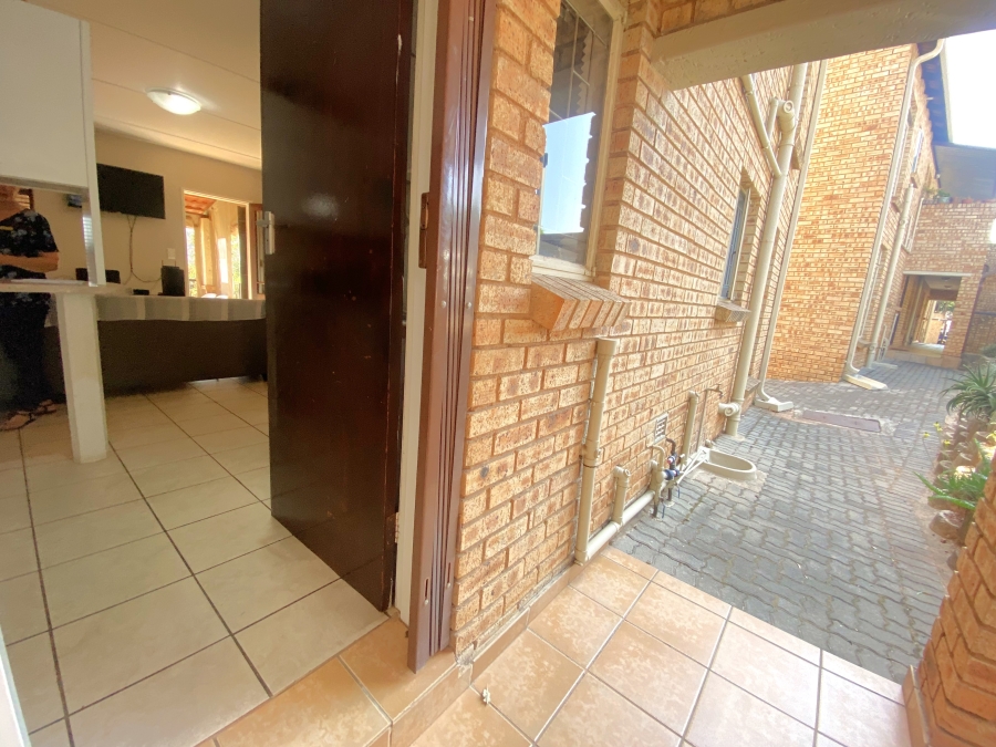 2 Bedroom Property for Sale in Breaunanda Gauteng