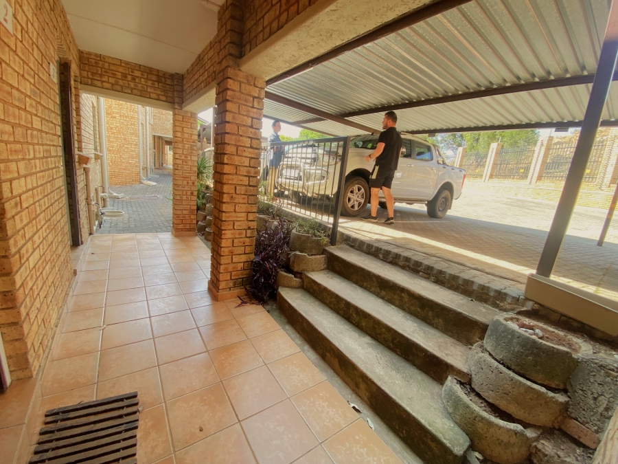 2 Bedroom Property for Sale in Breaunanda Gauteng