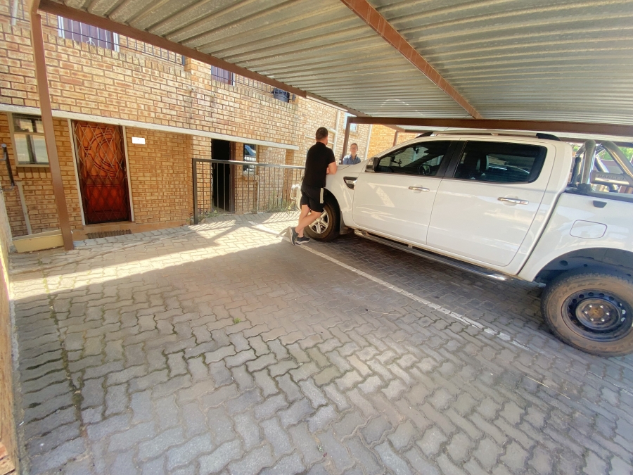 2 Bedroom Property for Sale in Breaunanda Gauteng