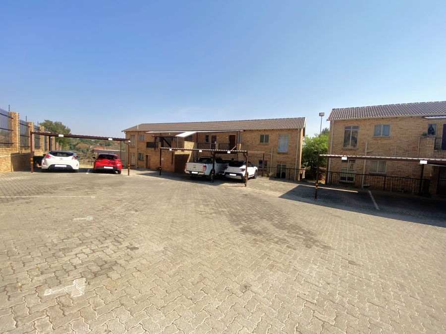 2 Bedroom Property for Sale in Breaunanda Gauteng