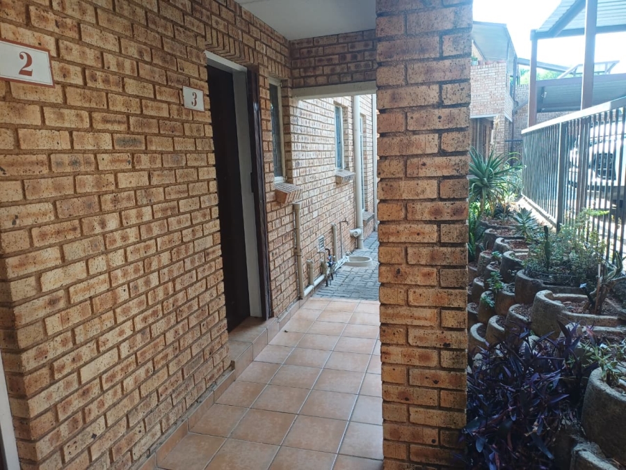 2 Bedroom Property for Sale in Breaunanda Gauteng