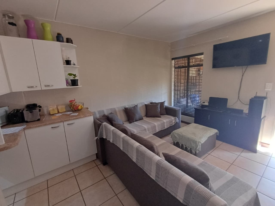 2 Bedroom Property for Sale in Breaunanda Gauteng