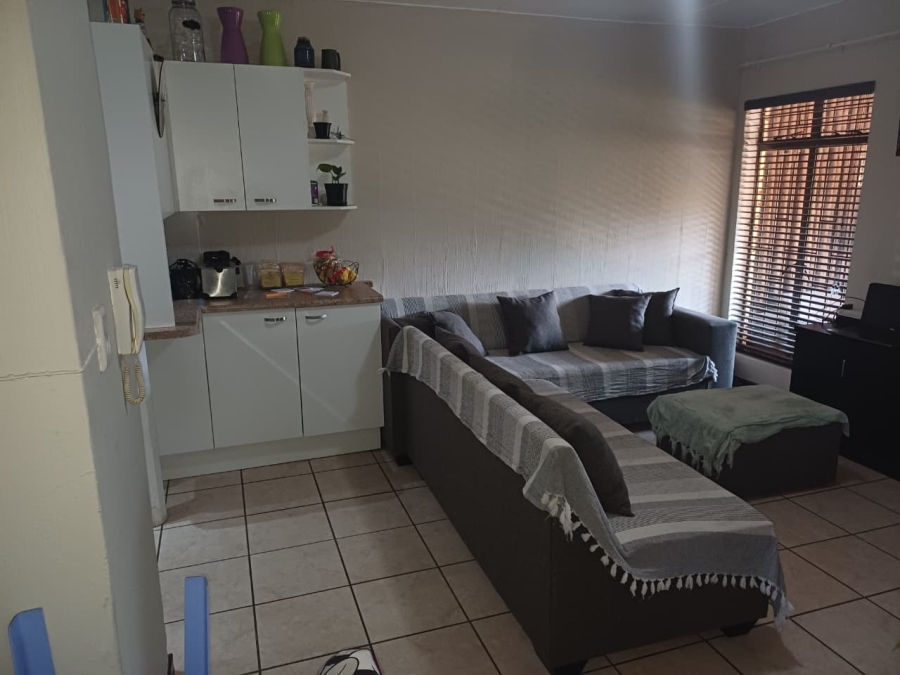 2 Bedroom Property for Sale in Breaunanda Gauteng