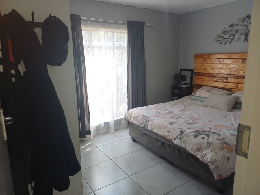 2 Bedroom Property for Sale in Breaunanda Gauteng