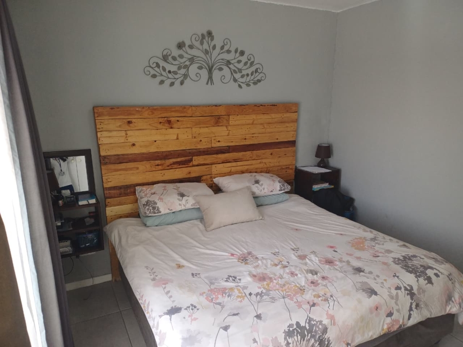 2 Bedroom Property for Sale in Breaunanda Gauteng