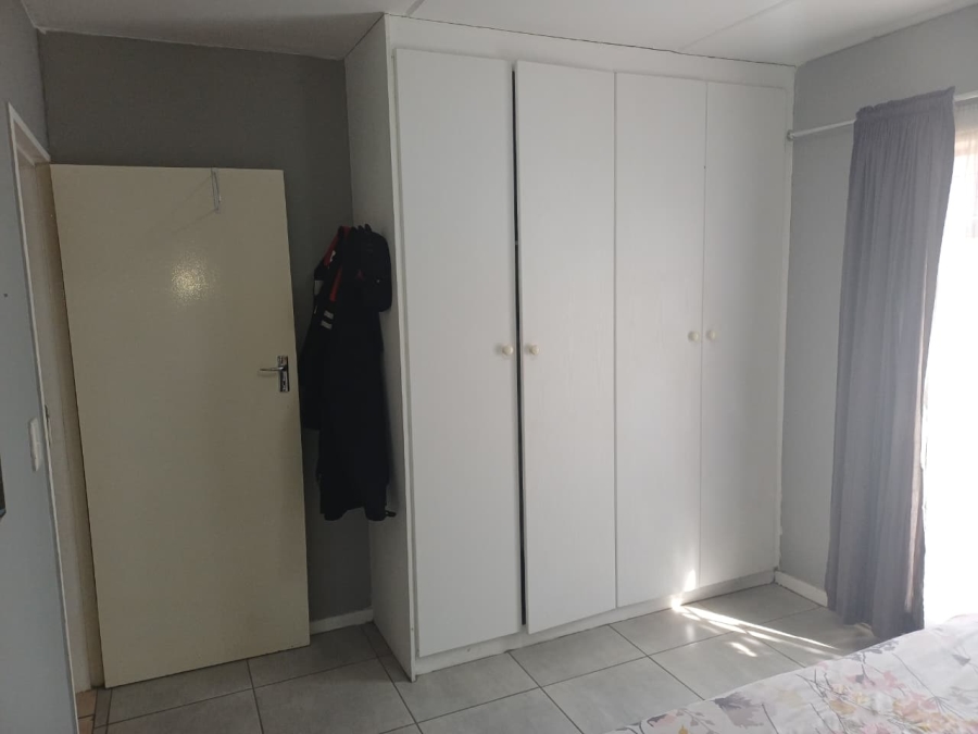2 Bedroom Property for Sale in Breaunanda Gauteng