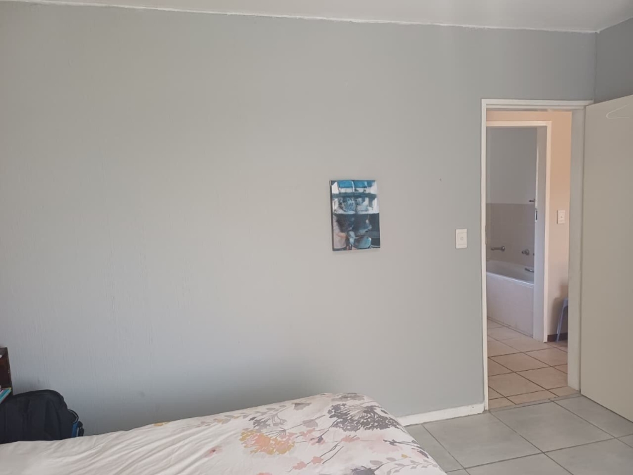 2 Bedroom Property for Sale in Breaunanda Gauteng