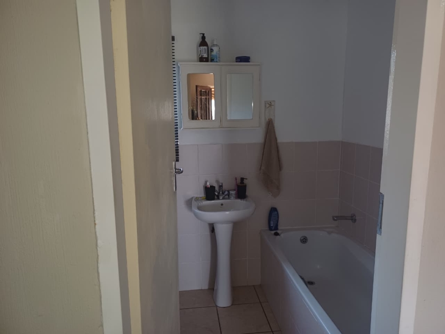 2 Bedroom Property for Sale in Breaunanda Gauteng
