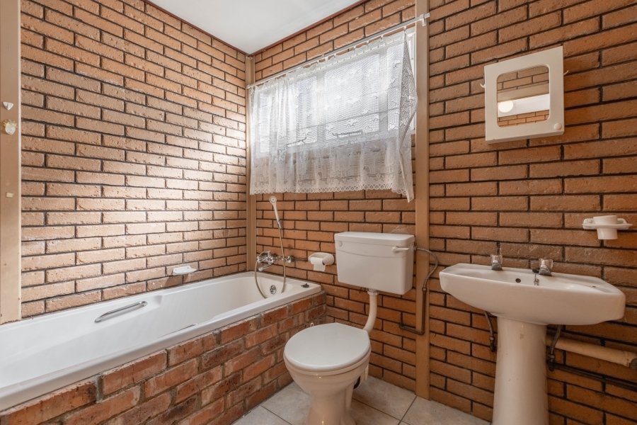 4 Bedroom Property for Sale in Edendale Gauteng