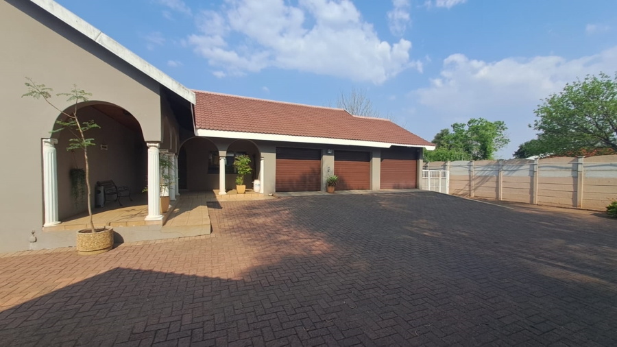 4 Bedroom Property for Sale in Three Rivers East Gauteng