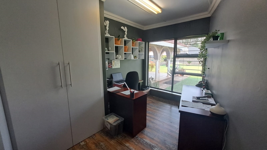 4 Bedroom Property for Sale in Three Rivers East Gauteng