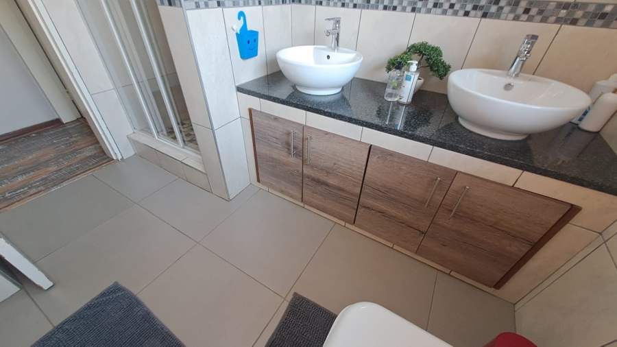 4 Bedroom Property for Sale in Three Rivers East Gauteng