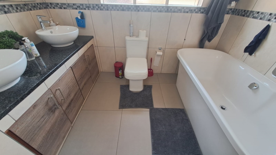 4 Bedroom Property for Sale in Three Rivers East Gauteng