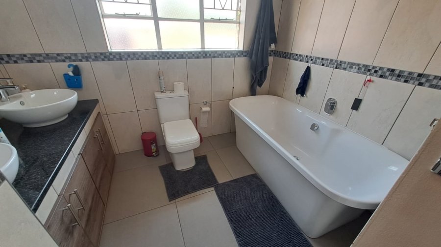 4 Bedroom Property for Sale in Three Rivers East Gauteng