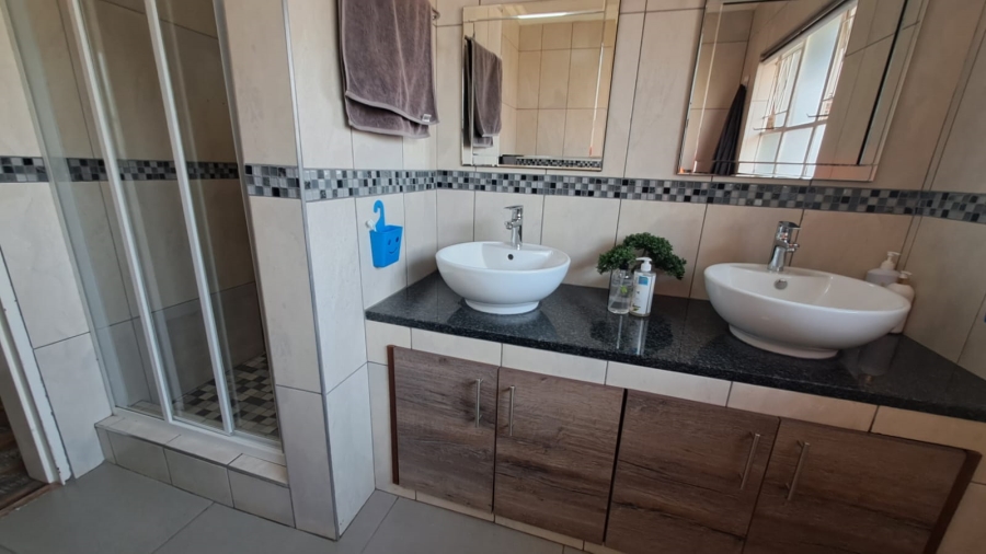 4 Bedroom Property for Sale in Three Rivers East Gauteng