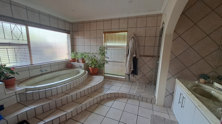 4 Bedroom Property for Sale in Three Rivers East Gauteng