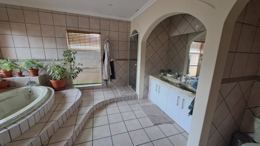 4 Bedroom Property for Sale in Three Rivers East Gauteng