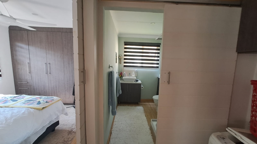 4 Bedroom Property for Sale in Three Rivers East Gauteng